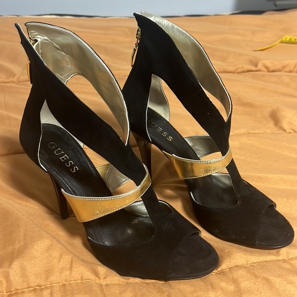 Guess Black Suede Metallic Gold GWPAINTER Shoes Size 8M - Picture 1 of 8